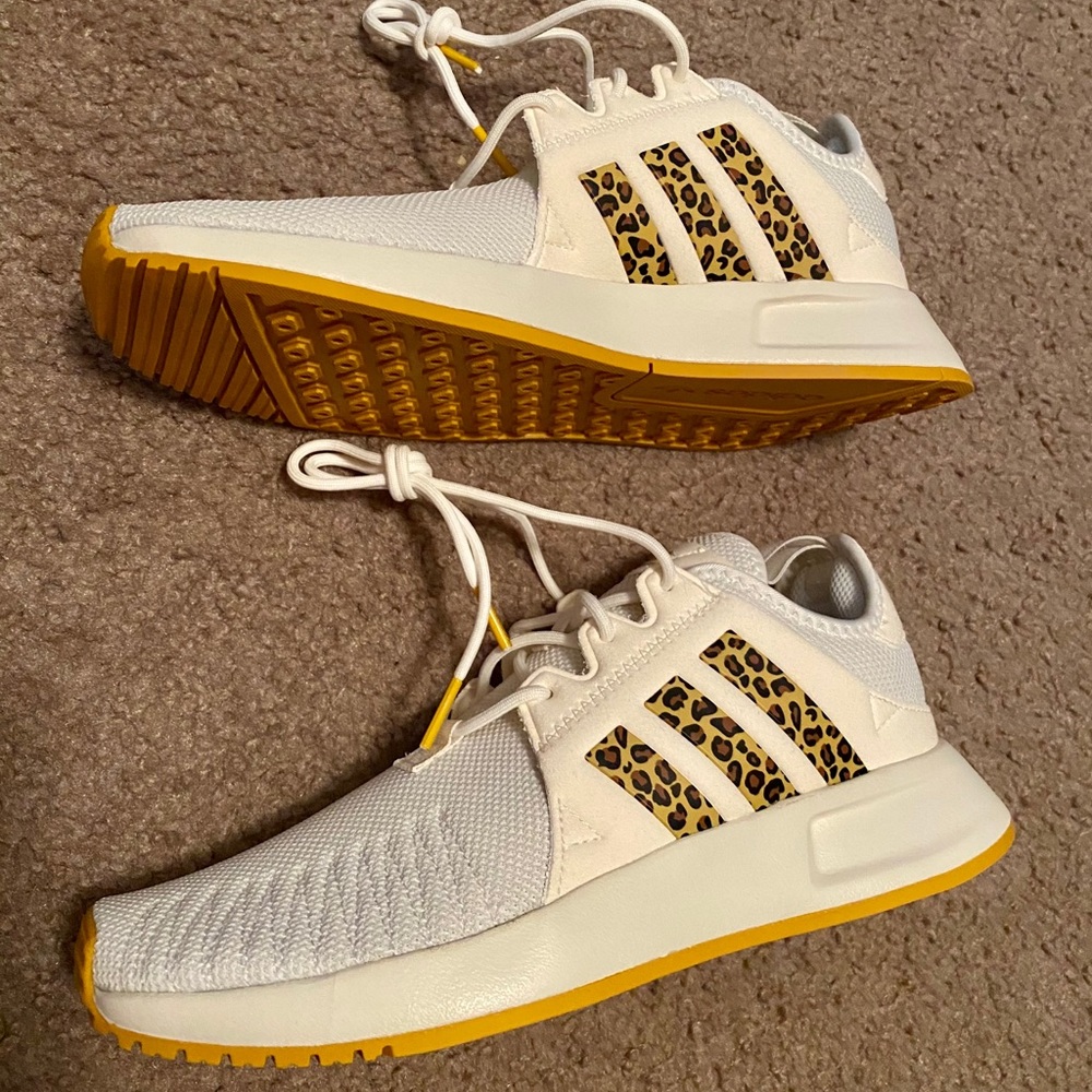 New no box adidas girls leopard off white